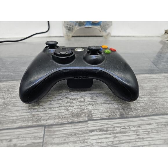 Lot of 2 Xbox Controllers • 1 Wired, 1 Wireless, See Pics for Details [BB] - Picture 3 of 16
